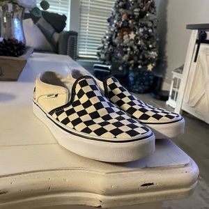 Womens size 6 checkered vans in excellent condition